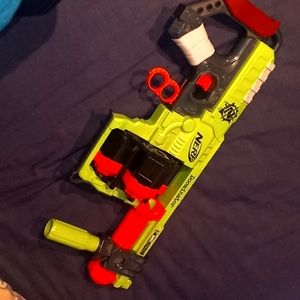 Nerf dominator zombie strike toy gun